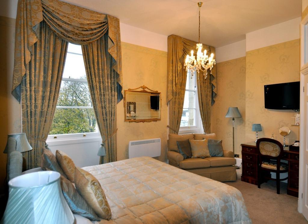 Willoughby House Hotel & Apartments Cheltenham Room photo