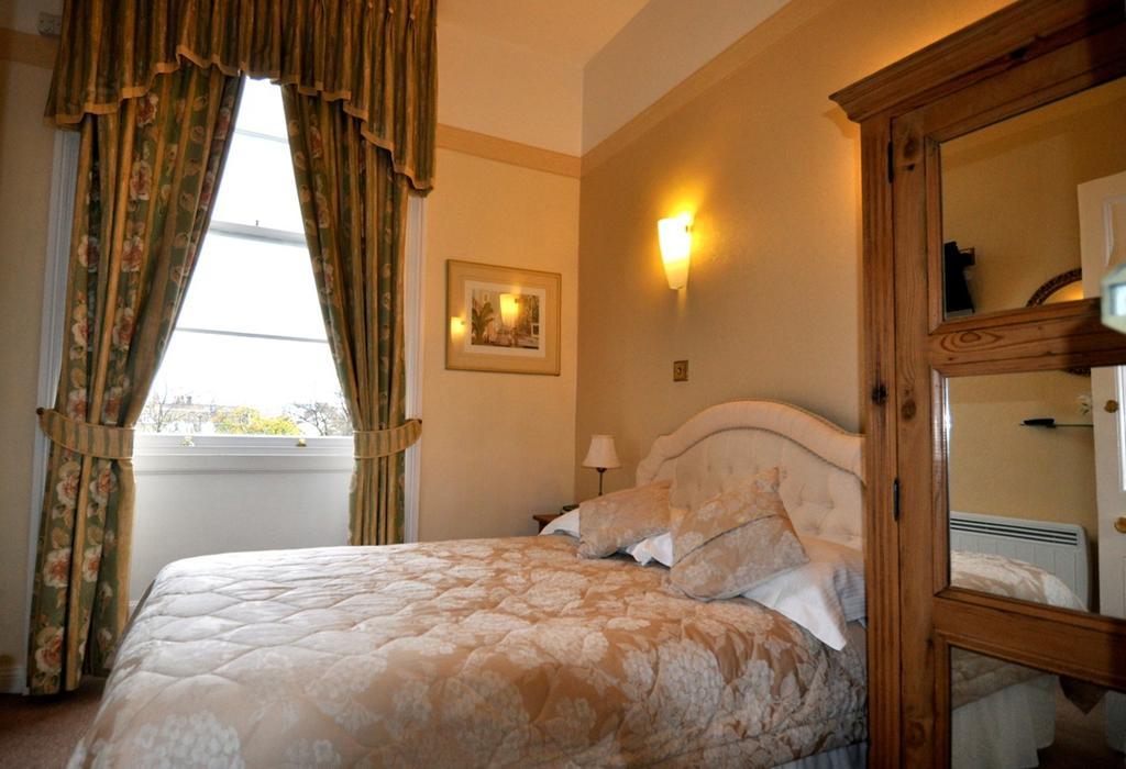 Willoughby House Hotel & Apartments Cheltenham Room photo