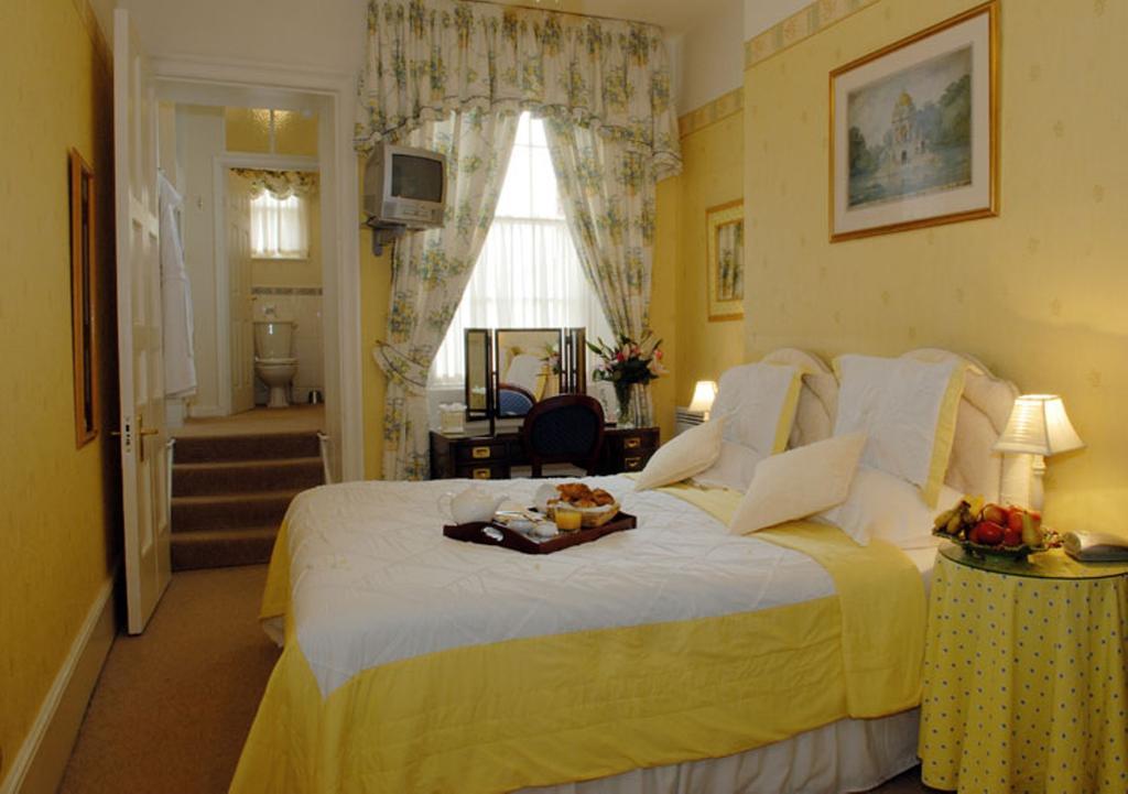 Willoughby House Hotel & Apartments Cheltenham Room photo